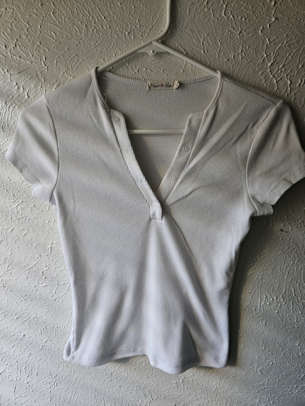 Heart & Hips White Ribbed V-Neck Short Sleeve Tee